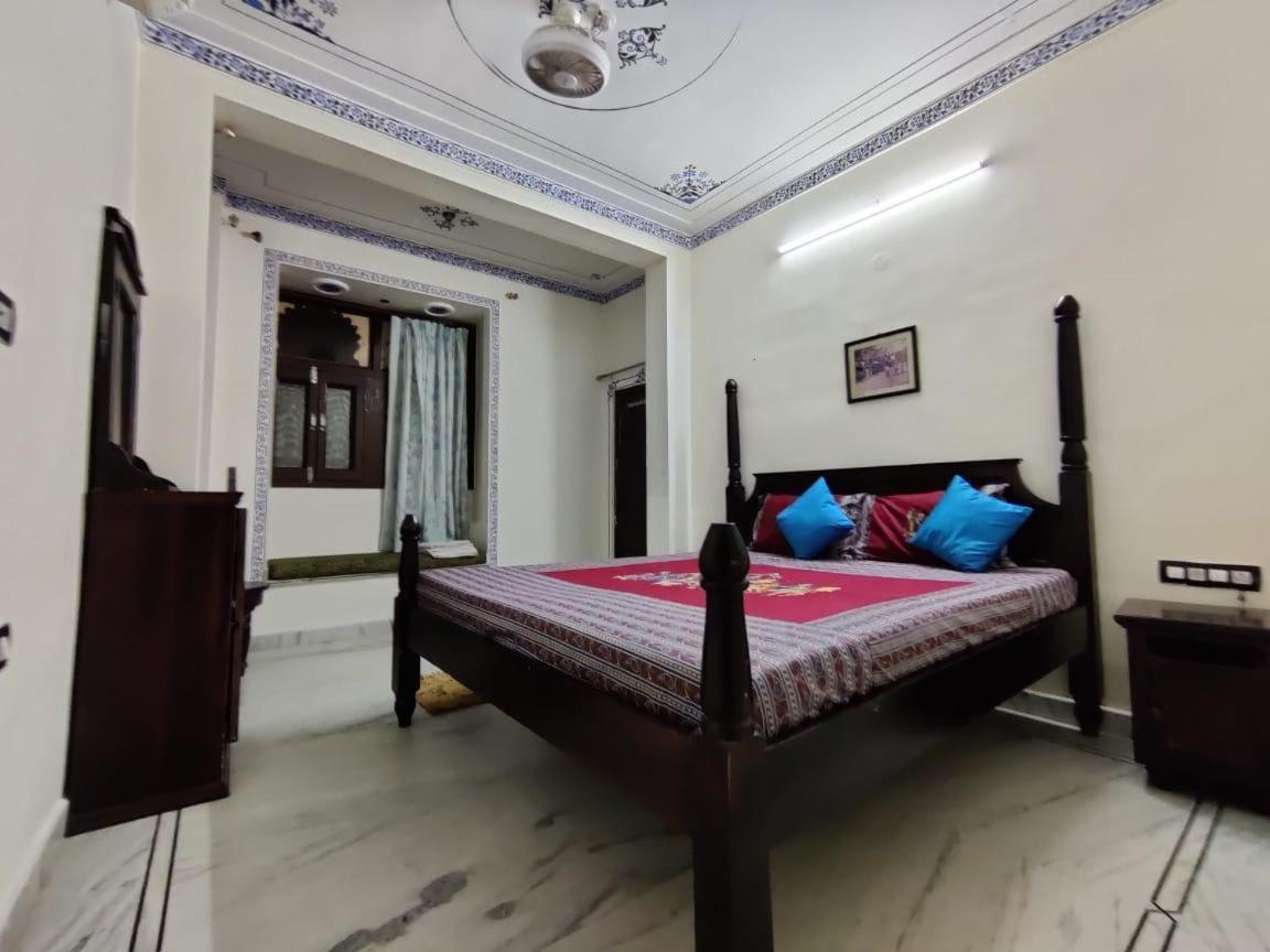 Whereabout Hostel Удайпур Экстерьер фото