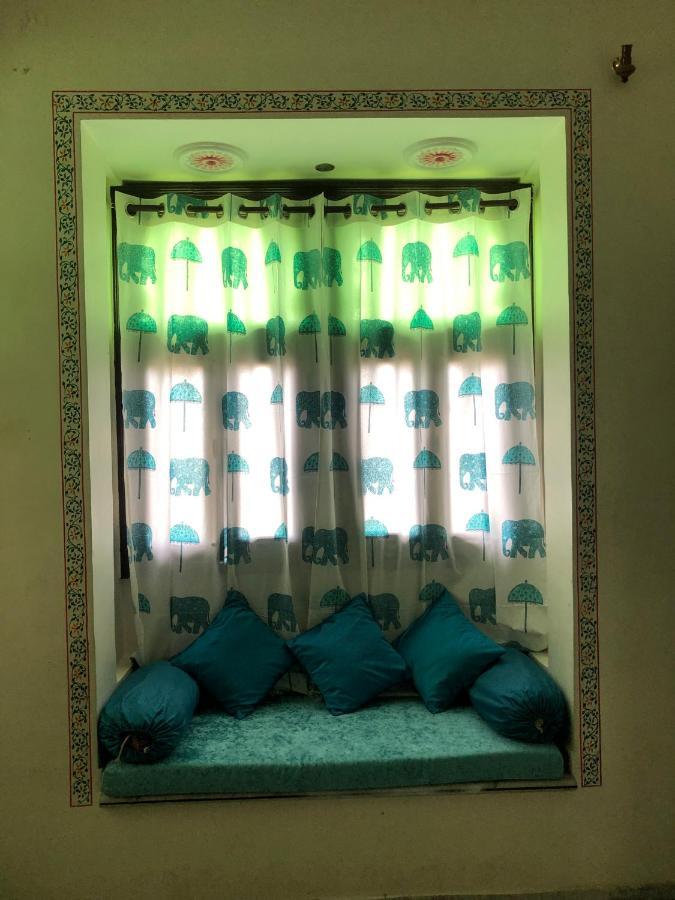Whereabout Hostel Удайпур Экстерьер фото